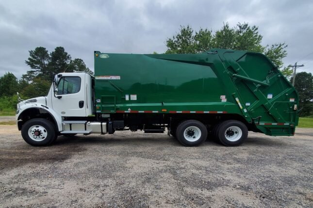 Rear Loader Truck Applications in Waste Management | Financescontrol.com